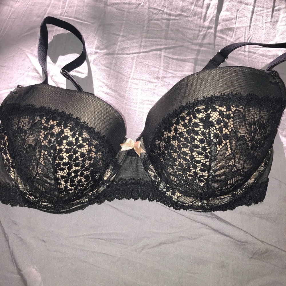 Use up VS black and nice lace bra